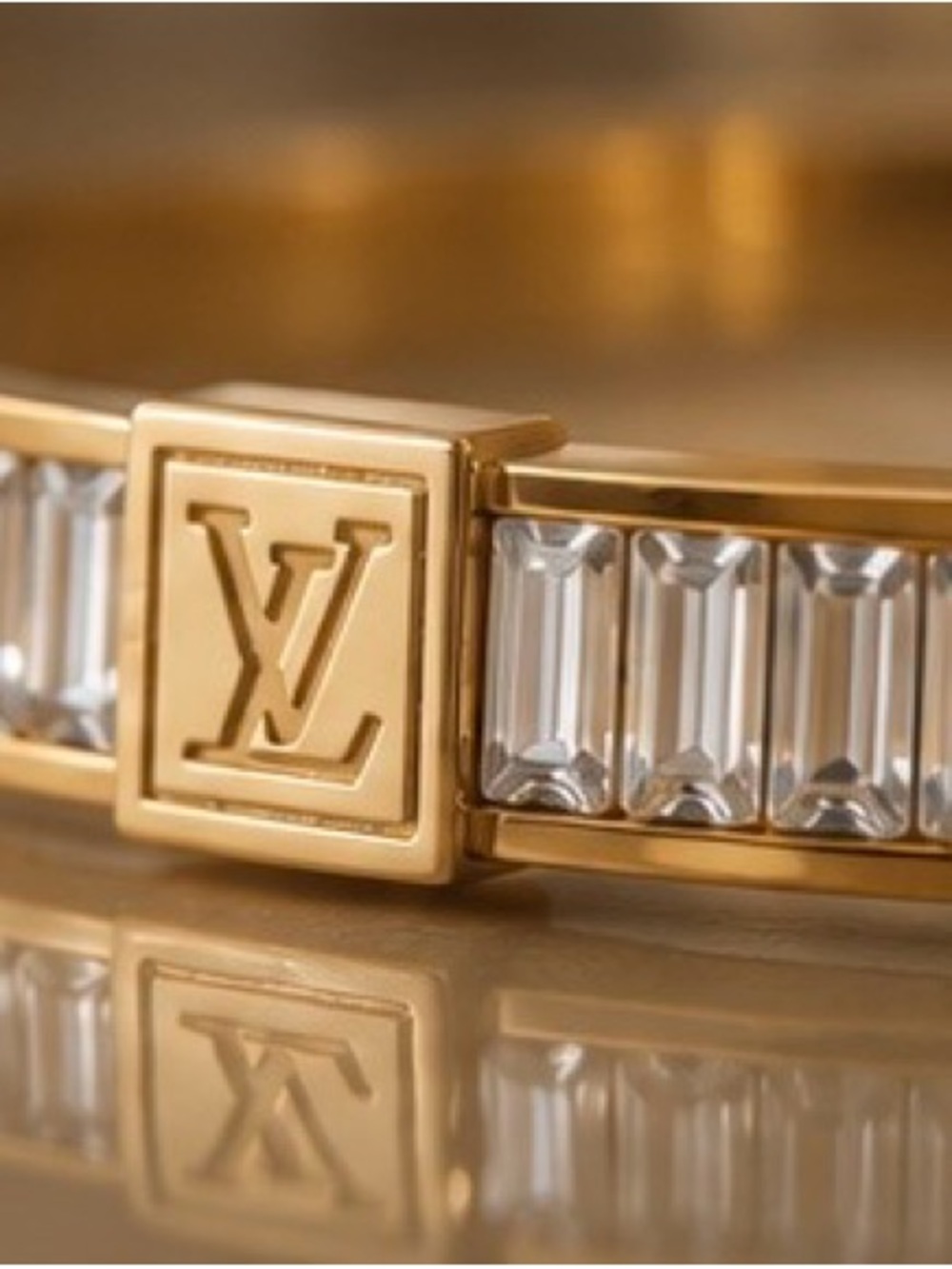 Luxury Gold LV Crystal Baguette Bracelet - Picture 4 of 6
